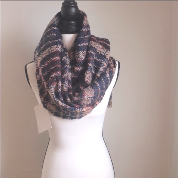 Blanket scarf. - Picture 5 of 8